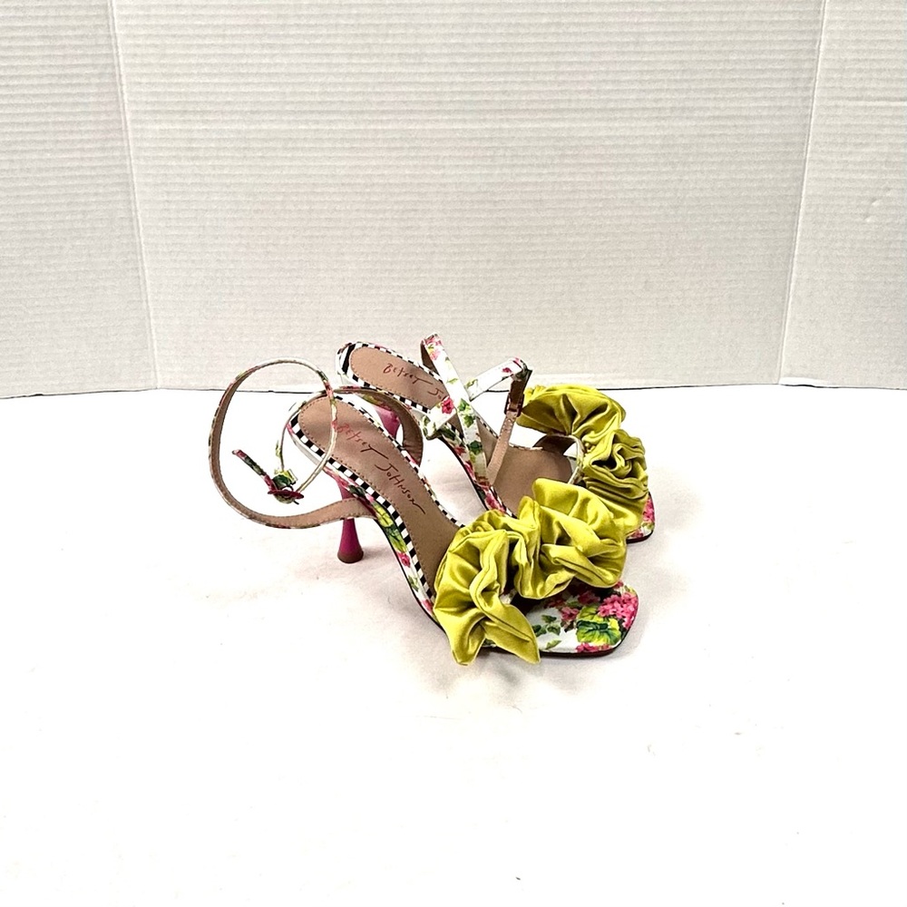 Betsey Johnson Elmira‎ Ruffled Floral Heels Sz 7